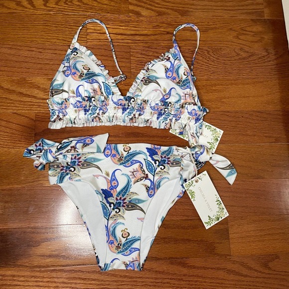 Chelsea & Violet Floral Bikini set Size XS NWT - Picture 1 of 8